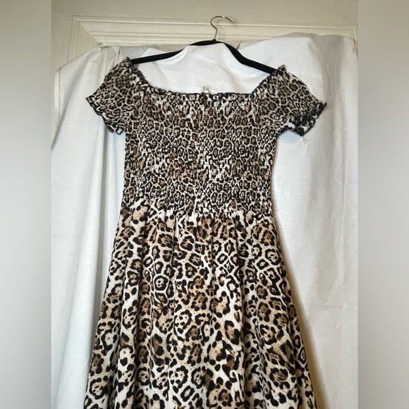 205 Collins Off the Shoulder Leopard Print Romper with Long Skirt Overlay Size S - Picture 16 of 16